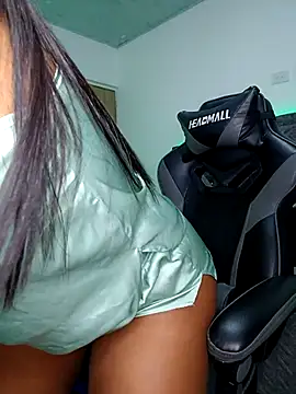 nashiira  online show from February 3, 11:43 pm