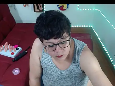 Snapshot of angelitolove727 chatting on July 6, 1:57 am angelitolove727 online show from July 6, 1:57 am