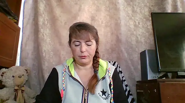 Snapshot of CathySuns chatting on February 5, 9:57 am CathySuns online show from February 5, 9:57 am