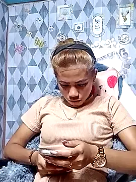 Snapshot of Cutie_body11 chatting on December 4, 9:18 am Cutie body11 online show from December 4, 9:18 am