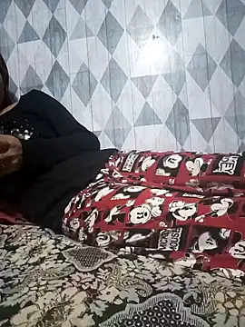 Snapshot of Cutie_body11 chatting on December 11, 1:37 am Cutie body11 online show from December 11, 1:37 am