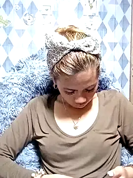 Snapshot of Cutie_body11 chatting on January 13, 12:09 am Cutie body11 online show from January 13, 12:09 am