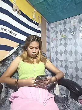 Snapshot of Cutie_body11 chatting on January 29, 3:54 am Cutie body11 online show from January 29, 3:54 am