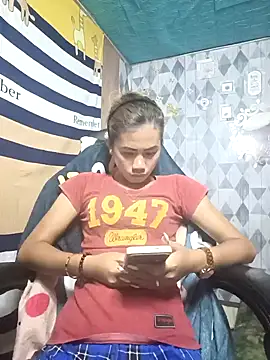 Snapshot of Cutie_body11 chatting on February 3, 12:36 am Cutie body11 online show from February 3, 12:36 am