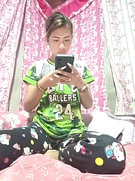 Snapshot of Cutie_body11 chatting on February 6, 1:38 am Cutie body11 online show from February 6, 1:38 am