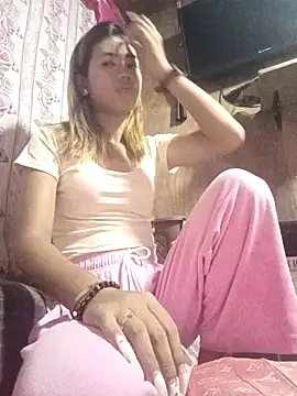 Snapshot of Cutie_body11 chatting on February 8, 10:08 pm Cutie body11 online show from February 8, 10:08 pm