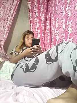 Snapshot of Cutie_body11 chatting on February 21, 1:00 am Cutie body11 online show from February 21, 1:00 am