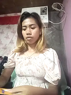 Snapshot of Cutie_body11 chatting on October 19, 7:42 am Cutie body11 online show from October 19, 7:42 am