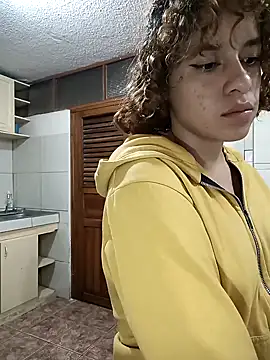 Snapshot of EmmaMelissa0521 chatting on February 11, 2:14 am EmmaMelissa0521 online show from February 11, 2:14 am