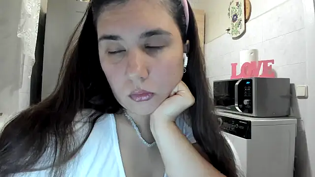 Snapshot of MiaMarrone chatting on November 13, 12:53 am MiaMarrone online show from November 13, 12:53 am