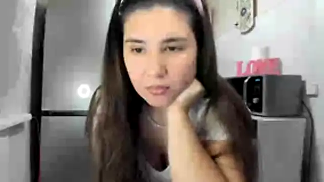 Snapshot of MiaMarrone chatting on November 29, 4:43 pm MiaMarrone online show from November 29, 4:43 pm