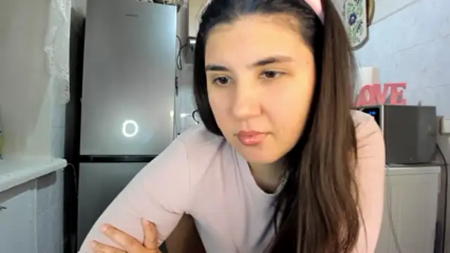 Snapshot of MiaMarrone chatting on December 19, 7:54 pm MiaMarrone online show from December 19, 7:54 pm