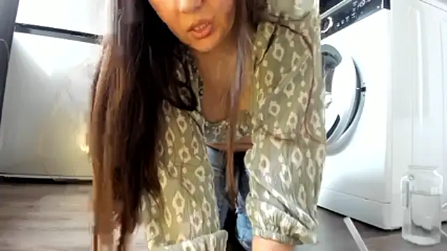 Snapshot of MiaMarrone chatting on June 3, 2:33 pm MiaMarrone online show from June 3, 2:33 pm