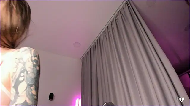 Snapshot of Diamond_D_ chatting on February 25, 10:07 pm Diamond D  online show from February 25, 10:07 pm