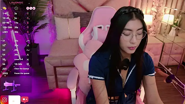 Snapshot of shanon- chatting on September 8, 10:53 pm shanon- online show from September 8, 10:53 pm