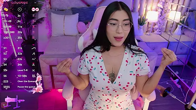 Snapshot of shanon- chatting on October 3, 12:07 am shanon- online show from October 3, 12:07 am