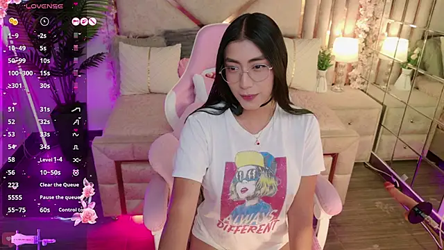 Snapshot of shanon- chatting on October 3, 11:57 pm shanon- online show from October 3, 11:57 pm