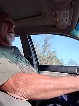 Snapshot of Yankeedave420 chatting on January 1, 2:52 pm Yankeedave420 online show from January 1, 2:52 pm