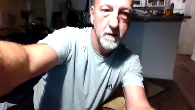 Snapshot of Yankeedave420 chatting on January 6, 4:36 am Yankeedave420 online show from January 6, 4:36 am