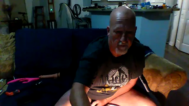 Snapshot of Yankeedave420 chatting on January 8, 11:52 pm Yankeedave420 online show from January 8, 11:52 pm