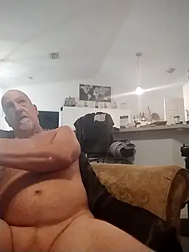 Snapshot of Yankeedave420 chatting on February 12, 5:58 pm Yankeedave420 online show from February 12, 5:58 pm