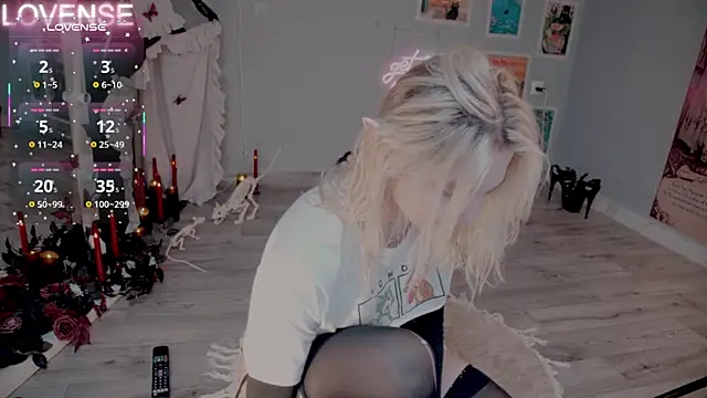 Careful i bite online show from November 3, 6:03 am