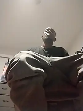 Snapshot of Makeyoucumallover chatting on November 25, 10:15 am Makeyoucumallover online show from November 25, 10:15 am