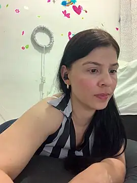 Estefani 32 online show from April 8, 12:54 am