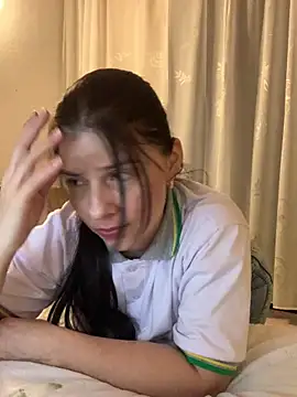 Estefani 32 online show from April 23, 2:57 am