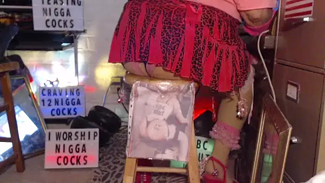 Snapshot of tgirljillforbbc chatting on February 16, 8:11 pm tgirljillforbbc online show from February 16, 8:11 pm