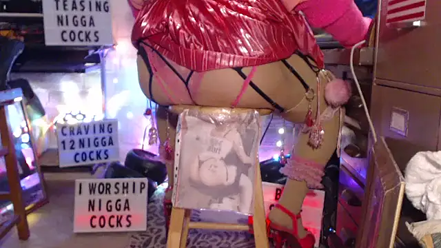 Snapshot of tgirljillforbbc chatting on March 2, 9:11 pm tgirljillforbbc online show from March 2, 9:11 pm