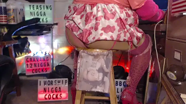 Snapshot of tgirljillforbbc chatting on November 6, 7:04 pm tgirljillforbbc online show from November 6, 7:04 pm