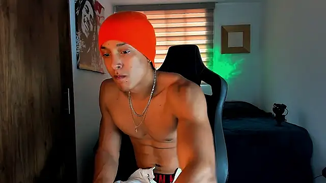 Liam V online show from February 1, 4:44 pm