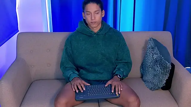 Liam V online show from October 4, 3:32 pm