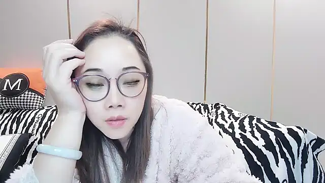 Snapshot of Giuliam chatting on January 13, 12:51 am Giuliam online show from January 13, 12:51 am