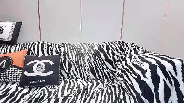 Snapshot of Giuliam chatting on January 18, 12:57 pm Giuliam online show from January 18, 12:57 pm