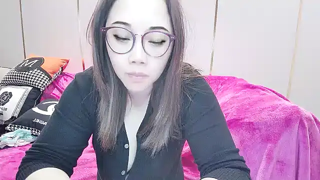 Snapshot of Giuliam chatting on February 7, 3:55 am Giuliam online show from February 7, 3:55 am