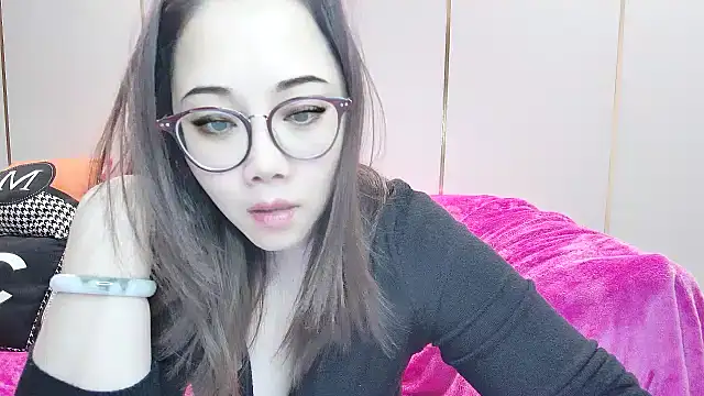 Snapshot of Giuliam chatting on February 10, 12:30 am Giuliam online show from February 10, 12:30 am