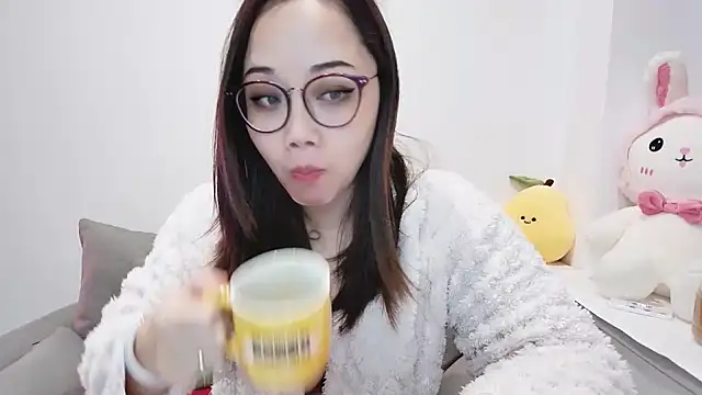 Snapshot of Giuliam chatting on February 18, 8:38 am Giuliam online show from February 18, 8:38 am