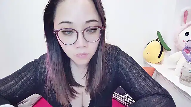 Snapshot of Giuliam chatting on February 23, 5:23 am Giuliam online show from February 23, 5:23 am