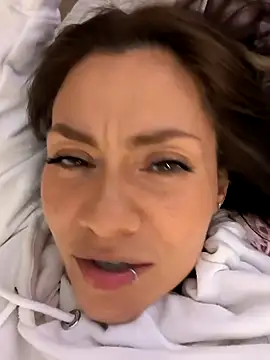 Snapshot of SamyJones9 chatting on September 22, 12:23 am SamyJones9 online show from September 22, 12:23 am