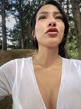 DulceLenns online show from November 9, 7:01 pm