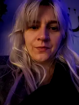 ScarletCallings420 online show from November 3, 5:25 pm