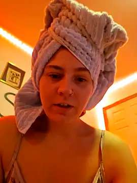 ScarletCallings420 online show from November 24, 9:25 pm