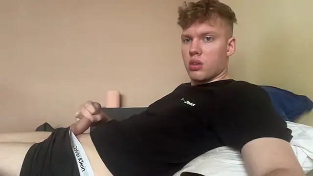 Snapshot of sexybooii6968 chatting on June 4, 9:59 am sexybooii6968 online show from June 4, 9:59 am