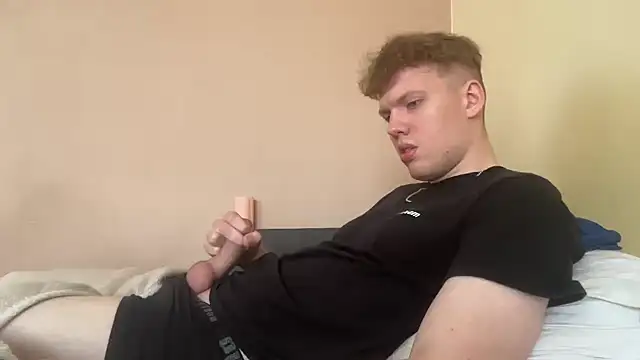 Snapshot of sexybooii6968 chatting on June 5, 1:06 pm sexybooii6968 online show from June 5, 1:06 pm