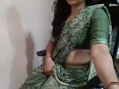 Snapshot of Pinky_4 chatting on May 9, 6:18 am Pinky 4 online show from May 9, 6:18 am