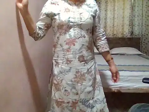 Snapshot of Pinky_4 chatting on June 9, 5:52 am Pinky 4 online show from June 9, 5:52 am