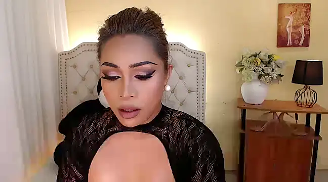 DreamLADYBOY online show from January 11, 12:01 am