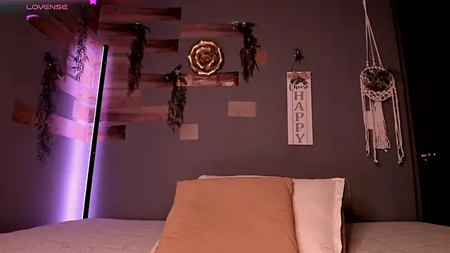 solangell online show from October 31, 6:47 am